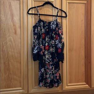 Short flowery dress 👗